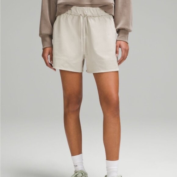 Pants - Cinchable Waist High-Rise Woven Short 3.5 In Mojave Tan